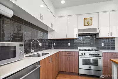 321 W Olympic Place #A, Seattle, WA 98119 - Photo 8