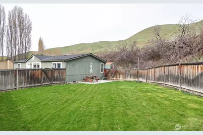 1698 Sunset Drive, Wenatchee, WA 98801 - Photo 18