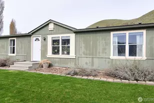 1698 Sunset Dr, Wenatchee, WA 98801 - Photo 1