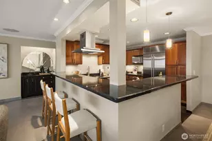 2565 Dexter Ave N, Seattle, WA 98109 - Photo 14