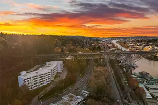 2565 Dexter Ave N, Seattle, WA 98109 - Photo 36