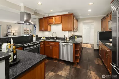 2565 Dexter Ave N #401, Seattle, WA 98109 - Photo 16