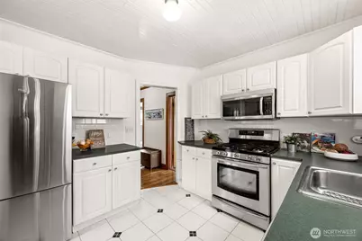 2819 NW 68th Street, Seattle, WA 98117 - Photo 10