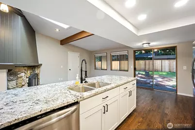 22201 NE 2nd Street, Sammamish, WA 98074 - Photo 12