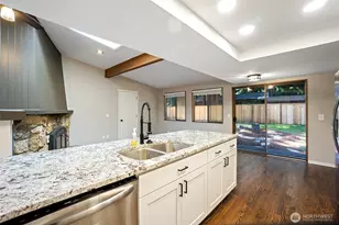 22201 NE 2nd St, Sammamish, WA 98074 - Photo 12