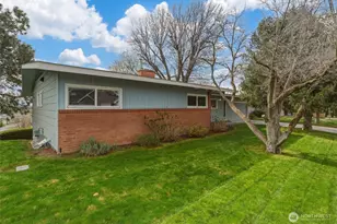 950 SE 12th St, College Place, WA 99324 - Photo 1