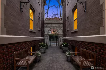 129 Warren Avenue N #G, Seattle, WA 98109 - Photo 16