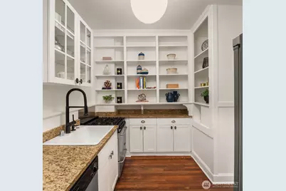 129 Warren Avenue N #G, Seattle, WA 98109 - Photo 8