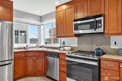 321 E Thomas Street #303, Seattle, WA 98102 - Photo 6