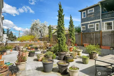 2350 10th Avenue E #111, Seattle, WA 98102 - Photo 24