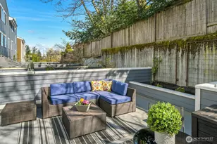 2350 10th Ave E, Seattle, WA 98102 - Photo 1