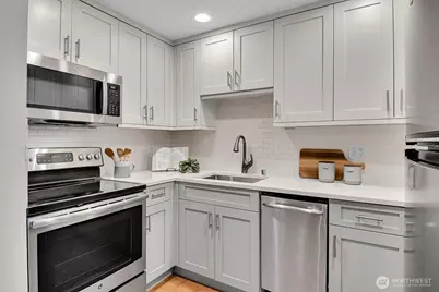 2350 10th Avenue E #111, Seattle, WA 98102 - Photo 10