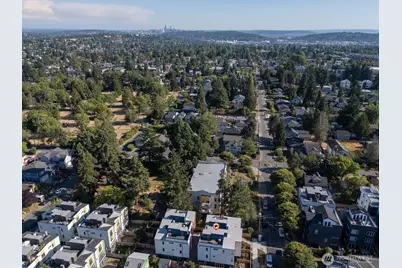 9020 13th Avenue NW #C, Seattle, WA 98117 - Photo 32