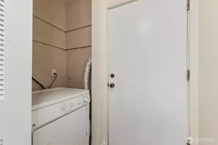 500 W Olympic Pl, Seattle, WA 98119 - Photo 18