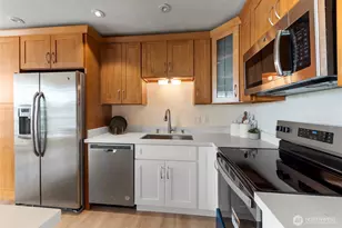 500 W Olympic Pl, Seattle, WA 98119 - Photo 10