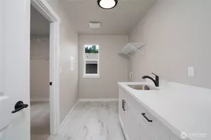 2452 SW Ridgeway Dr, Oak Harbor, WA 98277 - Photo 6