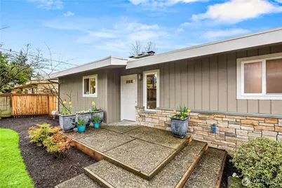 231 105th Avenue SE, Bellevue, WA 98004 - Photo 2