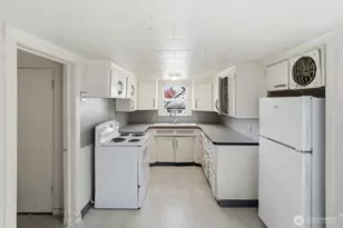 1817 34th St, Everett, WA 98201 - Photo 6