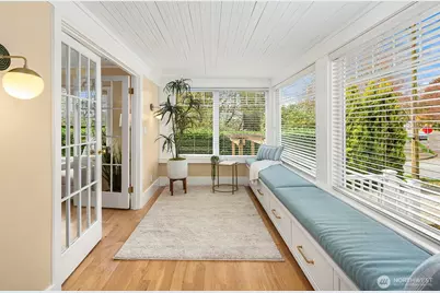 201 N 57th Street, Seattle, WA 98103 - Photo 4