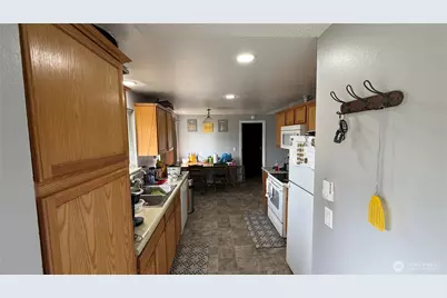 17123 E 6th Avenue Ct, Spanaway, WA 98387 - Photo 10