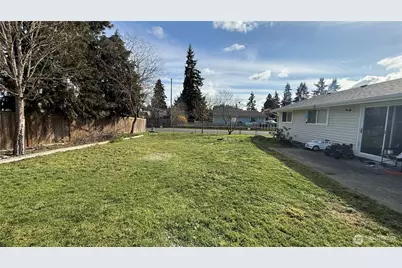 17123 E 6th Avenue Ct, Spanaway, WA 98387 - Photo 6