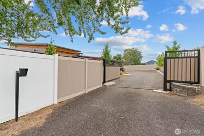 8 N 96th Avenue, Yakima, WA 98908 - Photo 40