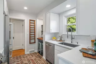 5232 38th Ave NE, Seattle, WA 98105 - Photo 8