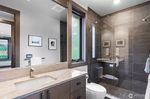 5629 Pleasure Point Ln SE, Bellevue, WA 98006 - Photo 26