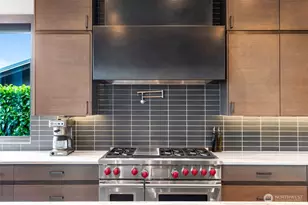 5629 Pleasure Point Ln SE, Bellevue, WA 98006 - Photo 12