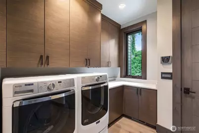 5629 Pleasure Point Lane SE, Bellevue, WA 98006 - Photo 16