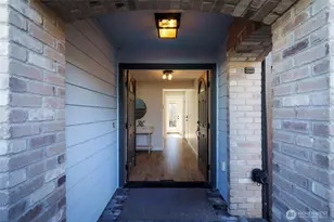 421 NE 60th St, Seattle, WA 98115 - Photo 2