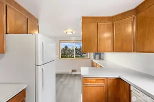 4731 49th Ave NE, Seattle, WA 98105 - Photo 10