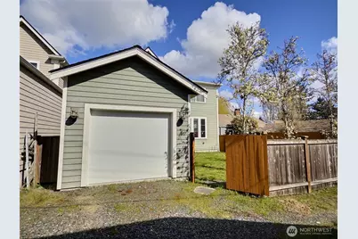 745 N 101st Street, Seattle, WA 98133 - Photo 2