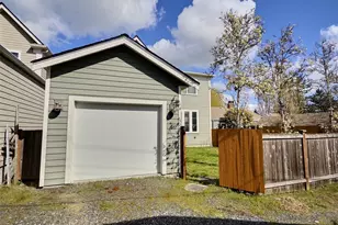 745 N 101st St, Seattle, WA 98133 - Photo 2