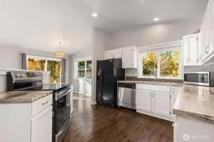 3122 Glacier Ln, Camano Island, WA 98282 - Photo 10