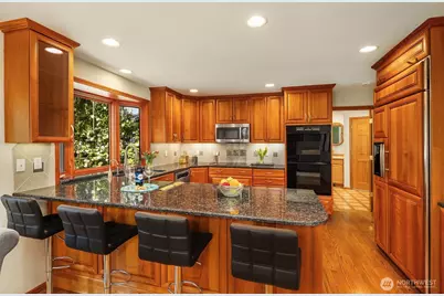 635 Kalmia Ct NW, Issaquah, WA 98027 - Photo 10