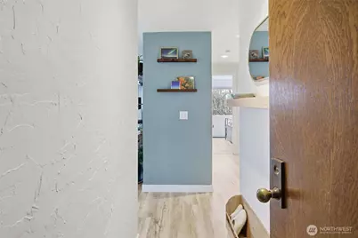 5642 California Avenue SW #3, Seattle, WA 98136 - Photo 2