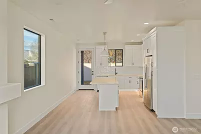 557 S Perry Avenue, East Wenatchee, WA 98802 - Photo 4