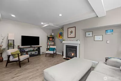 23224 Edmonds Way #107, Edmonds, WA 98026 - Photo 4