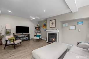 23224 Edmonds Way, Edmonds, WA 98026 - Photo 4