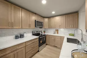 12041 S 56th Pl, Seattle, WA 98178 - Photo 4