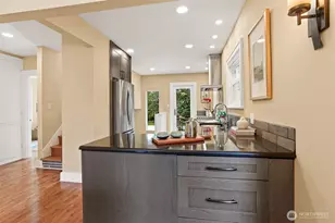 339 NW 77th St, Seattle, WA 98117 - Photo 10