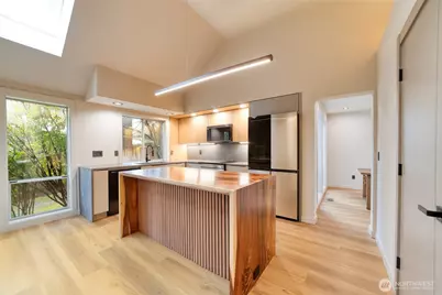 10012 SE 247th Place, Kent, WA 98030 - Photo 2