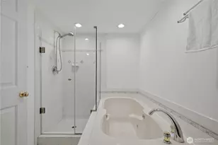 10627 SE 18th St, Bellevue, WA 98004 - Photo 22