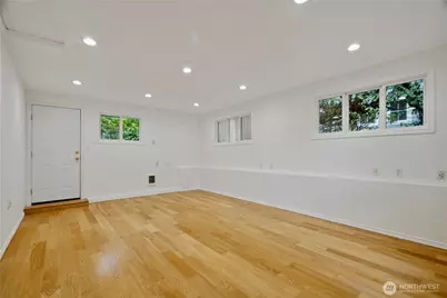 10627 SE 18th St, Bellevue, WA 98004 - Photo 24