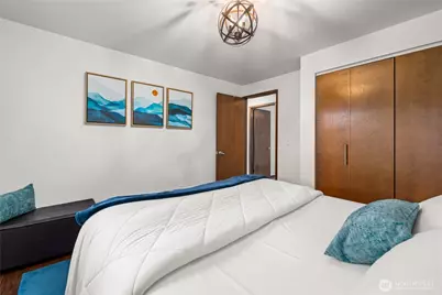 925 Valley Place, Kent, WA 98031 - Photo 8