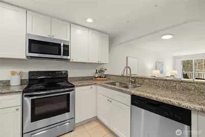 12740 NE 10th Place #E302, Bellevue, WA 98005 - Photo 6