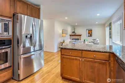 725 N 198th Street, Shoreline, WA 98133 - Photo 10