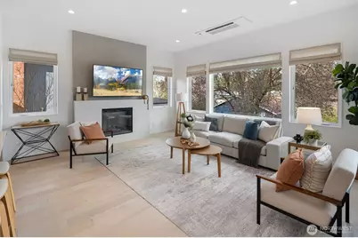 7012 Ravenna Avenue NE, Seattle, WA 98115 - Photo 2