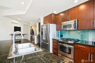 910 Lenora St, Seattle, WA 98121 - Photo 6